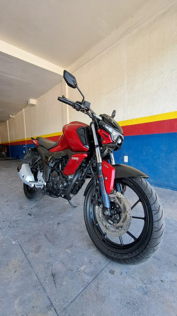 YAMAHA FZ 15 ABS FRENTE DIREITA